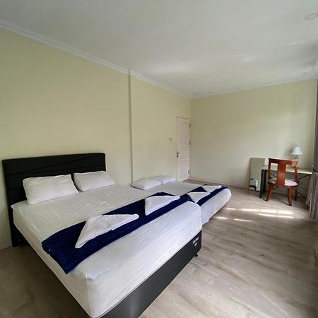 A Spacious Tropical 4 Bedrooms With Bathrooms Villa Marion Tomohon With The View Of Gunung Lokon Екстериор снимка