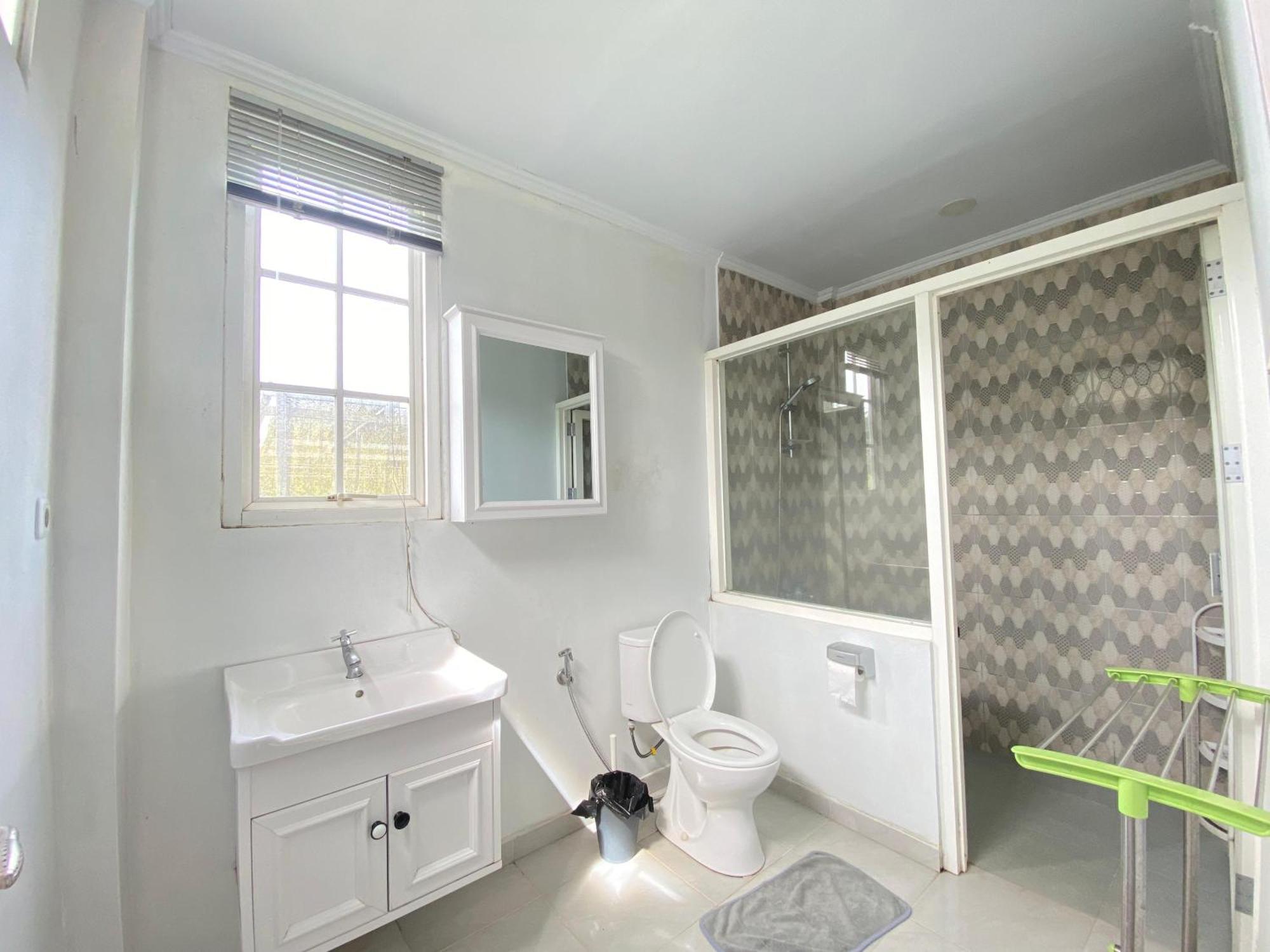 A Spacious Tropical 4 Bedrooms With Bathrooms Villa Marion Tomohon With The View Of Gunung Lokon Екстериор снимка