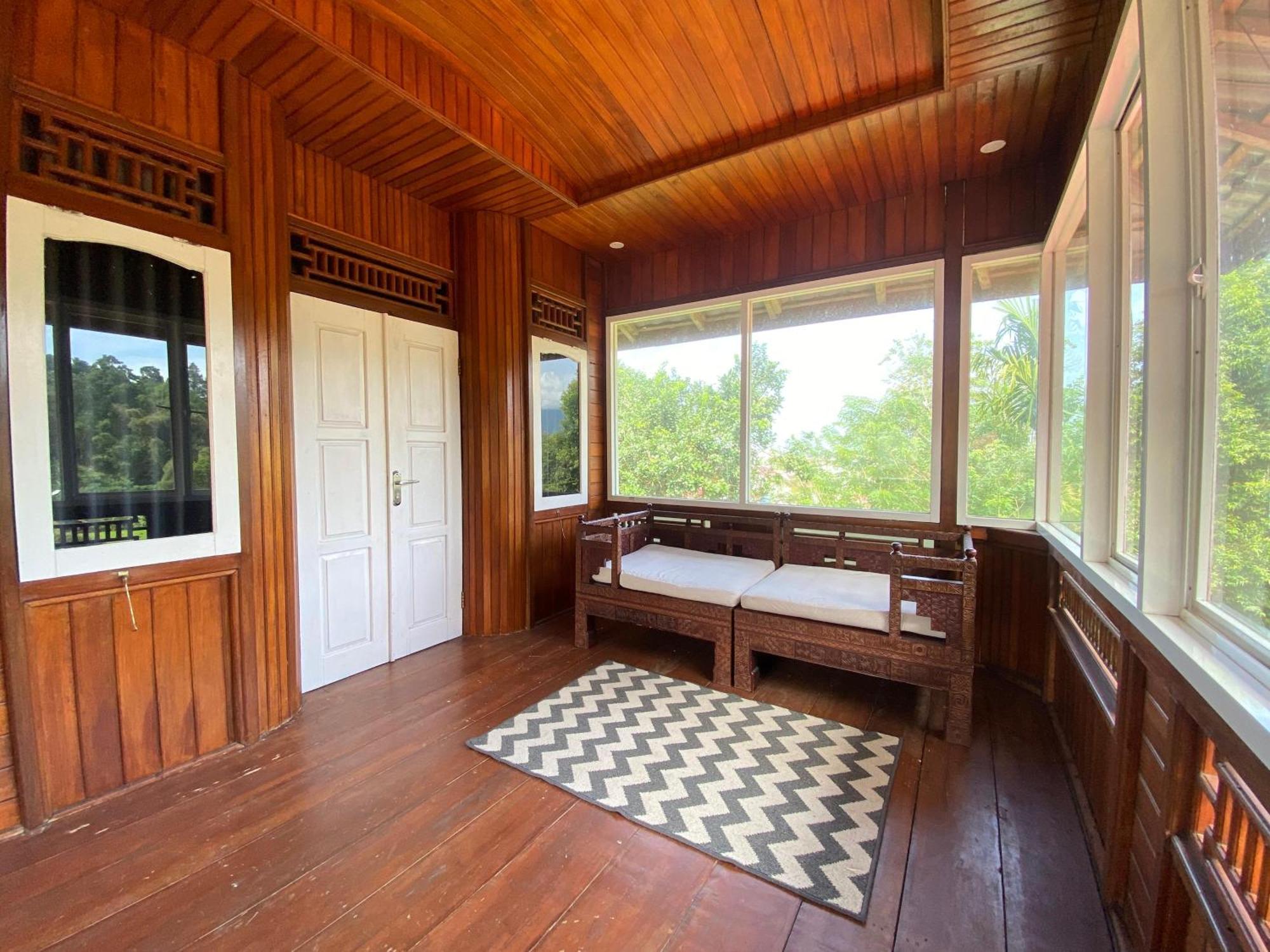 A Spacious Tropical 4 Bedrooms With Bathrooms Villa Marion Tomohon With The View Of Gunung Lokon Екстериор снимка